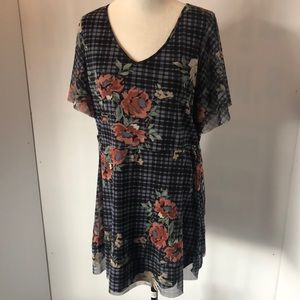 RICKI’S Size L . Black and blue check floral pattern . Blouse